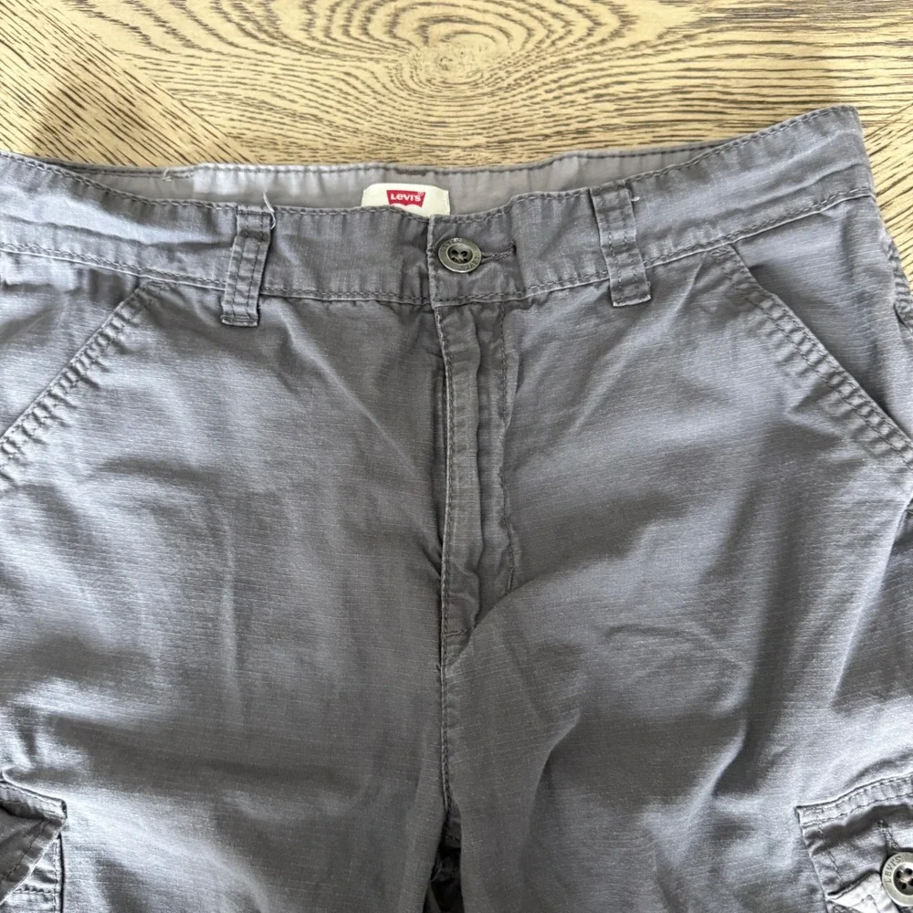 Levis Mens Cargo Shorts Gray Cotton Utility Pockets Size 20 Reg W30 8369-G28